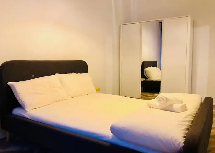 Joy Libertatii 9mai 7 דירה *