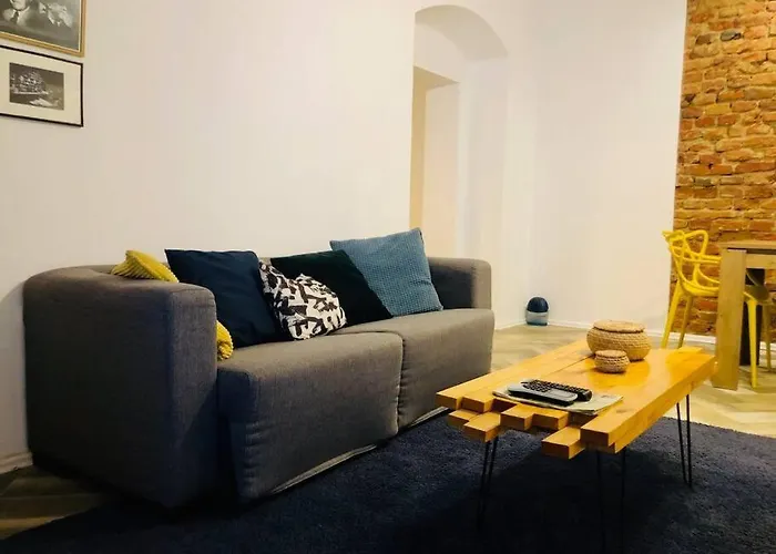 Joy Libertatii 9mai 7 דירה *